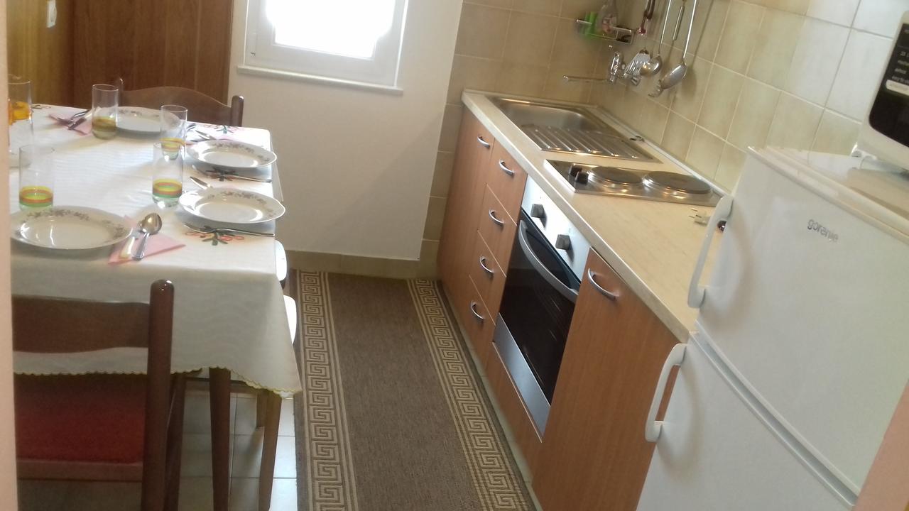 J&r Babara Biograd Na Moru
